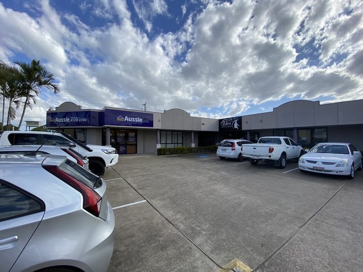 Click to view all images 2/156 Boat Harbour Drive Pialba QLD 4655 - Image 3