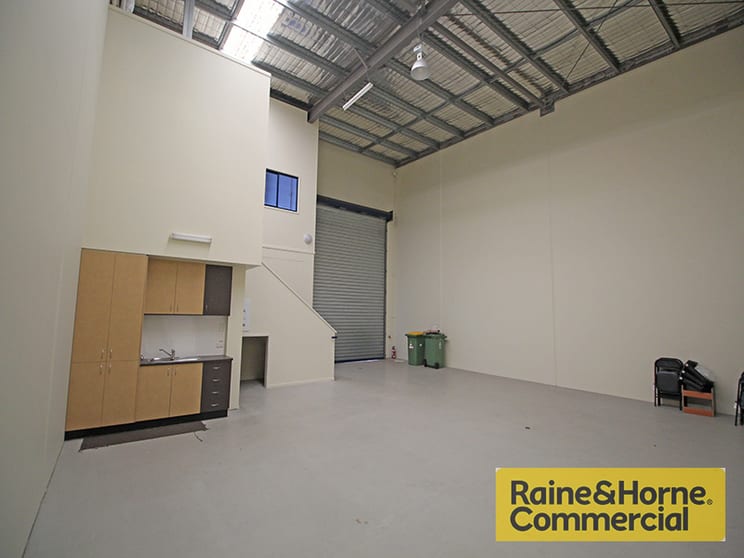 Click to view all images 4/3-5 Hinkler Court Brendale QLD 4500 - Image 3