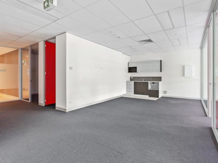 Click to view all images Level 1/47/574 Plummer Street Port Melbourne VIC 3207 - Image 2