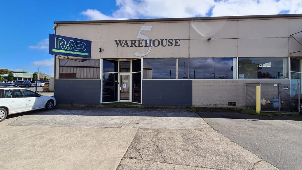 Click to view all images 5/209 Gillies Street North Wendouree VIC 3355 - Image 1