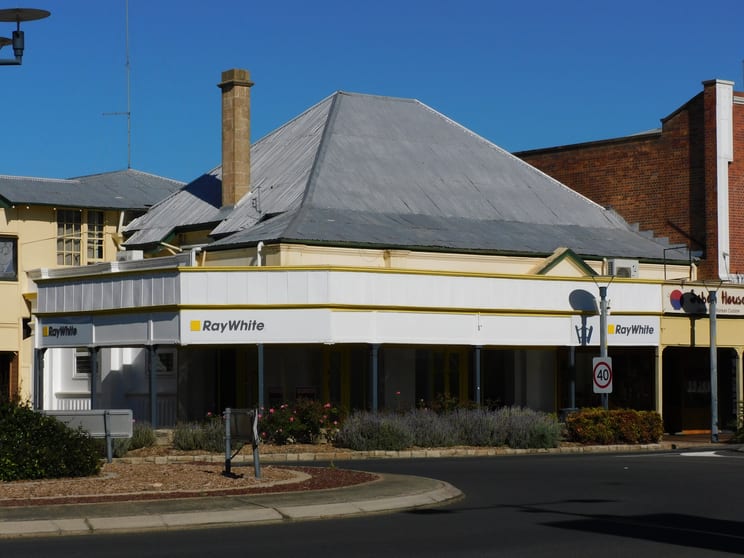 Click to view all images Warwick QLD 4370 - Image 1