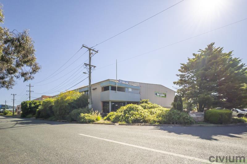 Click to view all images Level 1 Unit 4/38 Essington Street Mitchell ACT 2911 - Image 3