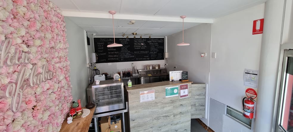 Click to view all images 2/352 Shute Harbour Road Airlie Beach QLD 4802 - Image 2