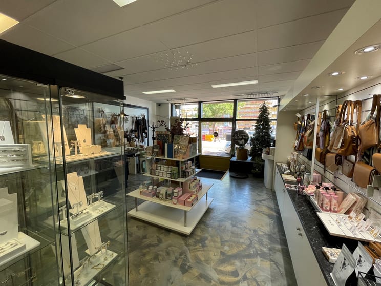 Click to view all images 43a Stephen Street Bunbury WA 6230 - Image 3