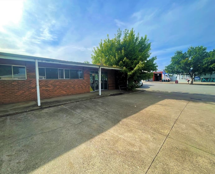 Click to view all images (Part) 251 Boorowa Street Young NSW 2594 - Image 3