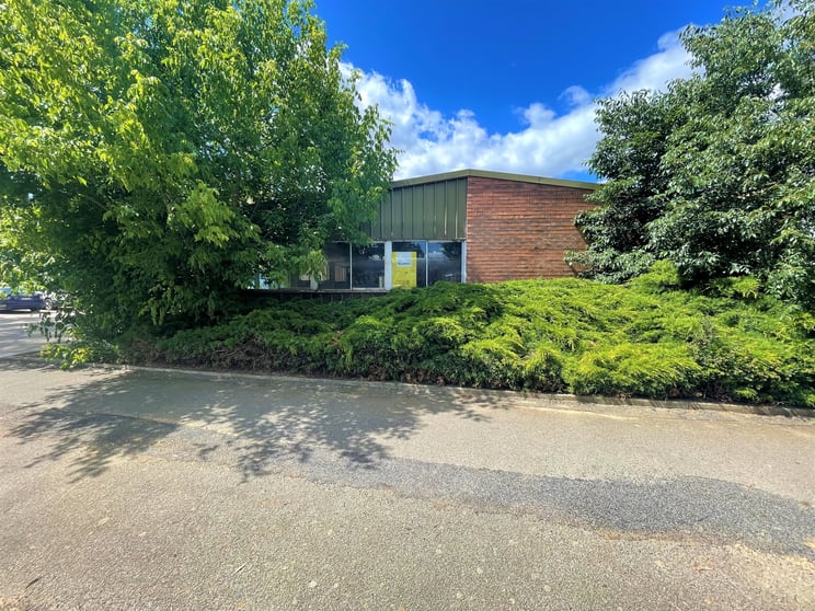 Click to view all images (Part) 251 Boorowa Street Young NSW 2594 - Image 2
