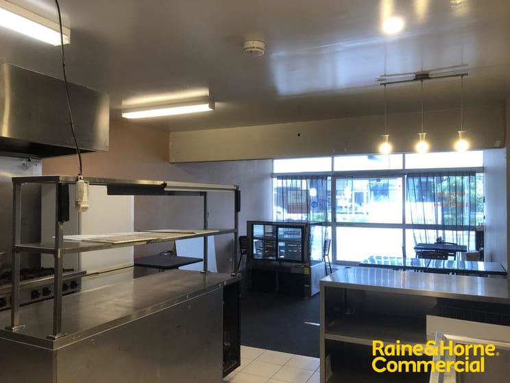 Click to view all images 27 Mann Street Gosford NSW 2250 - Image 3