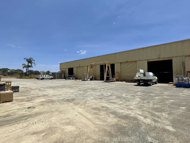 Click to view all images 19 Hunter Street West Kalgoorlie WA 6430 - Image 3