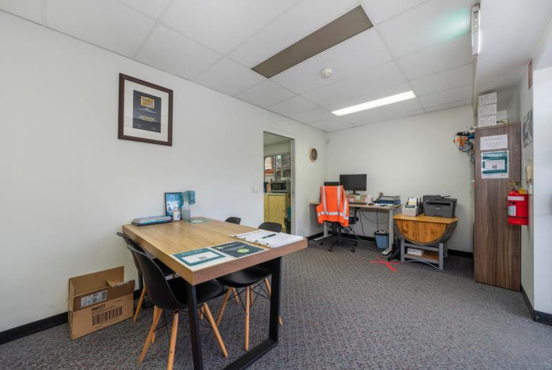Click to view all images Unit 2/2/12 Maxwells Road Cambridge TAS 7170 - Image 2