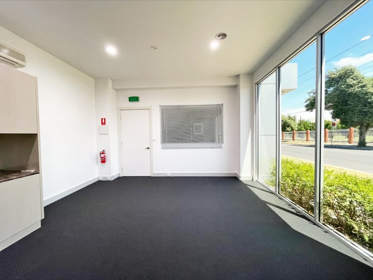 Click to view all images 8/421 Blackshaws Road Altona North VIC 3025 - Image 1
