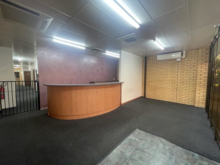 Click to view all images 2/207 Brisbane Street Dubbo NSW 2830 - Image 2