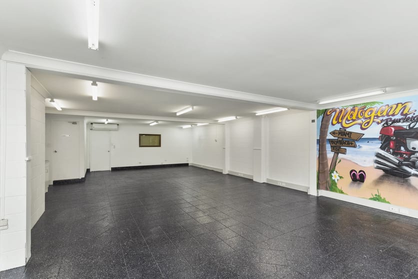 Click to view all images 2/76 Kortum Drive Burleigh Heads QLD 4220 - Image 3