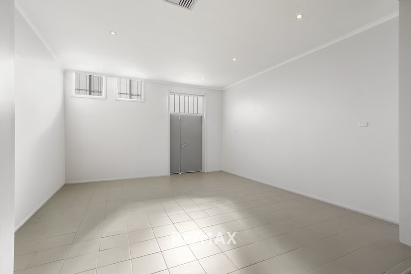 Click to view all images 581 Esplanade Lakes Entrance VIC 3909 - Image 1