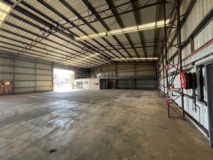 Click to view all images Shed 3/311-313 Taylor Street Wilsonton QLD 4350 - Image 1