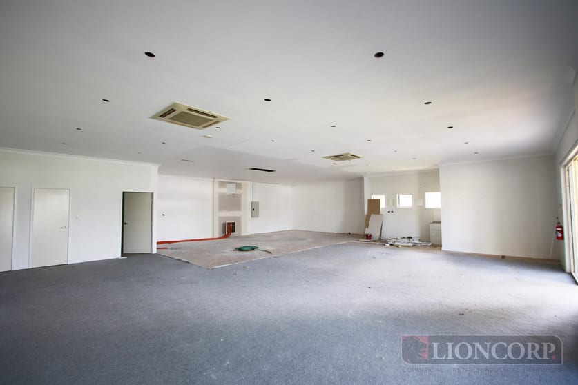 Click to view all images Kingston QLD 4114 - Image 2