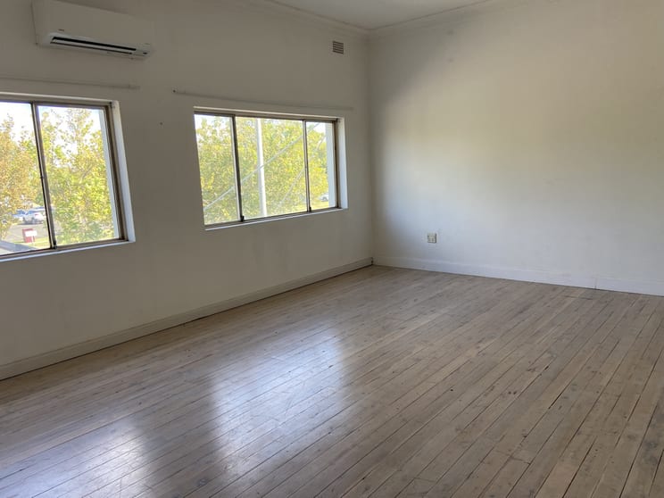 Click to view all images 3/109 Banna Ave Griffith NSW 2680 - Image 3
