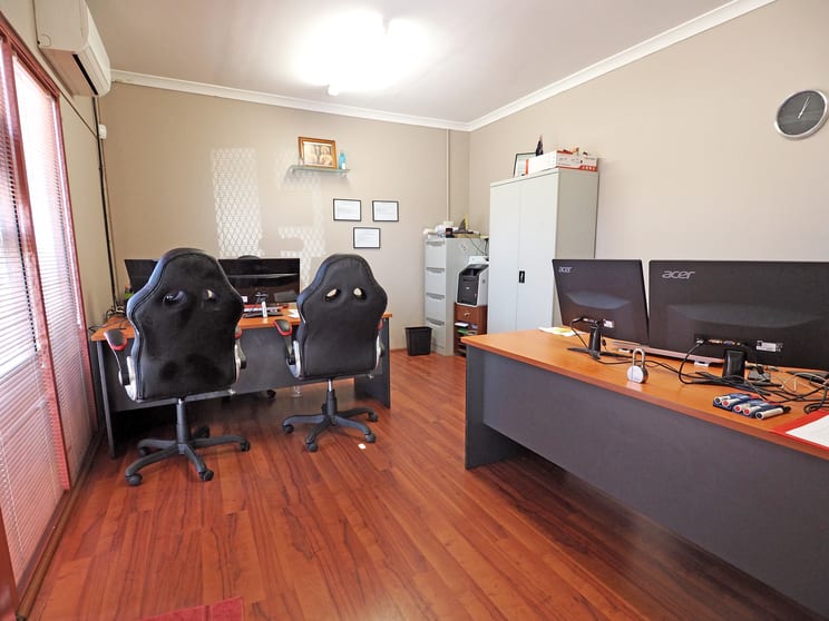 Click to view all images 2/8 Rowe Street Malaga WA 6090 - Image 2