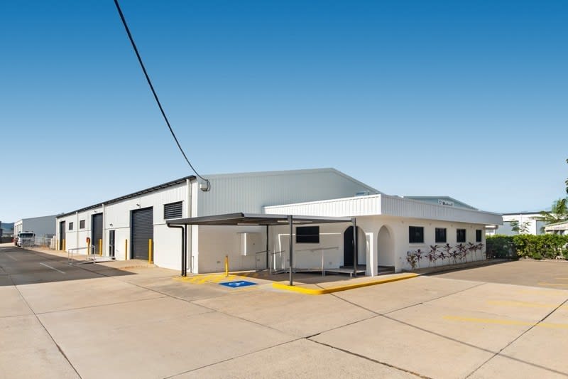 Click to view all images Unit 1/54 Keane Street Currajong QLD 4812 - Image 1