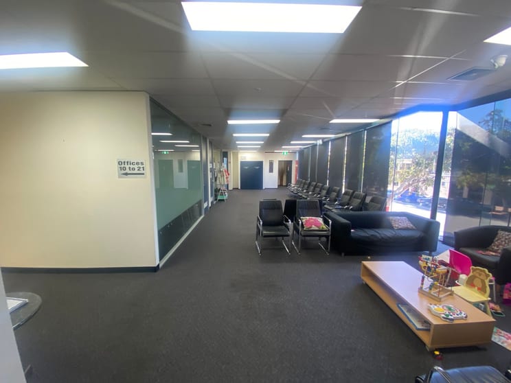 Click to view all images 3/7 Bridge Street Werribee VIC 3030 - Image 3