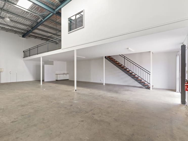 Click to view all images 2/4 Victory East Street Urangan QLD 4655 - Image 2