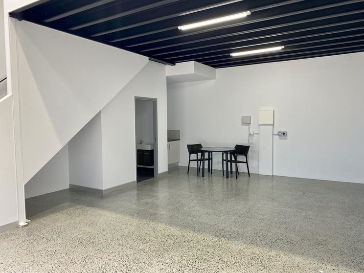 Click to view all images 4/29-31 Margaret Street Southport QLD 4215 - Image 3