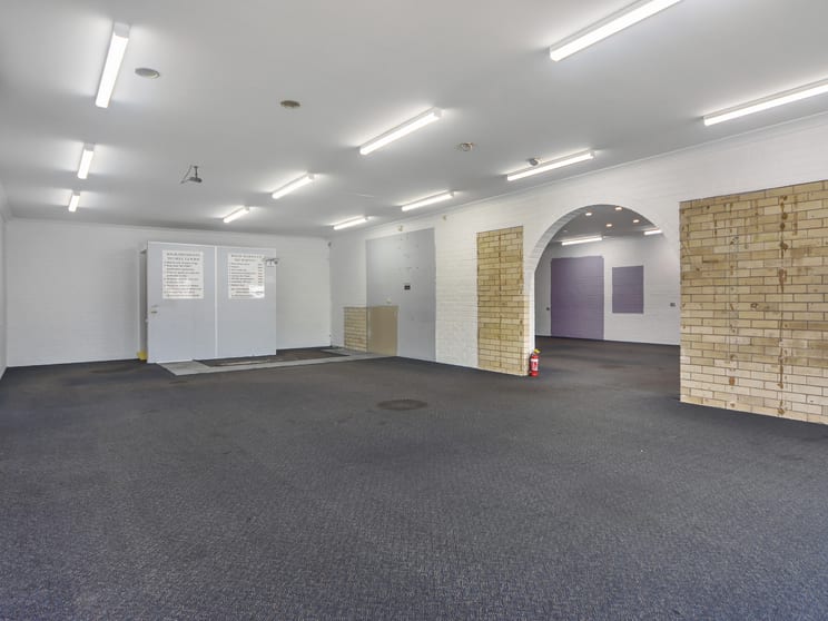 Click to view all images 1 & 2/118 Kinghorne Street Nowra NSW 2541 - Image 3