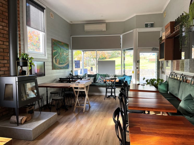 Click to view all images 2/3383 Warburton Highway Warburton VIC 3799 - Image 3