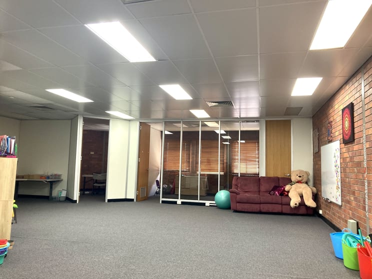 Click to view all images Upstairs/82 Bourbong Street Bundaberg Central QLD 4670 - Image 2