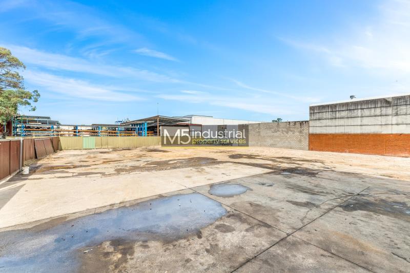 Click to view all images Yard/6 Pat Devlin Close Chipping Norton NSW 2170 - Image 2