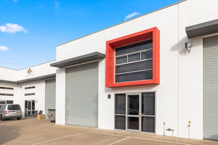Click to view all images 4/6 Victory East Street Urangan QLD 4655 - Image 2