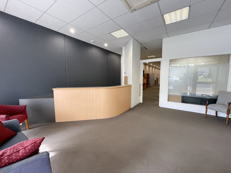 Click to view all images 87B Main Street Bairnsdale VIC 3875 - Image 2