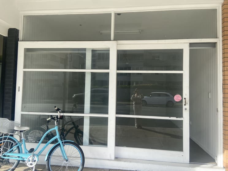 Click to view all images 17 Armrick Avenue Broadbeach QLD 4218 - Image 3