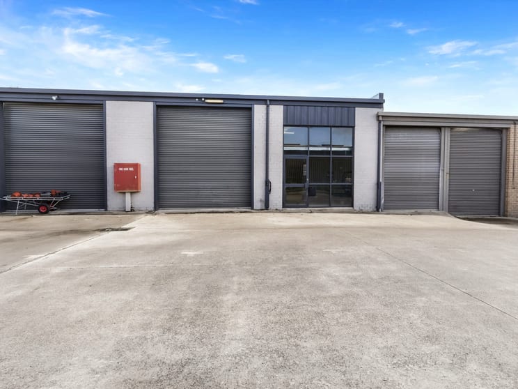 Click to view all images 2/5 June Avenue Dromana VIC 3936 - Image 2