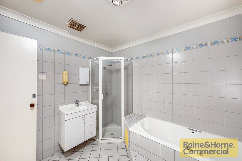 Click to view all images 2/22 Ferny Way Ferny Hills QLD 4055 - Image 2