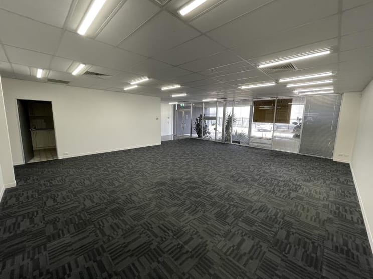 Click to view all images 45 Bayside Avenue Port Melbourne VIC 3207 - Image 3