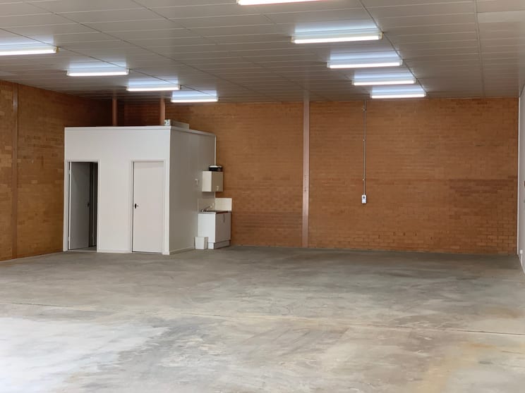 Click to view all images 8/157 Gladstone Street Fyshwick ACT 2609 - Image 3