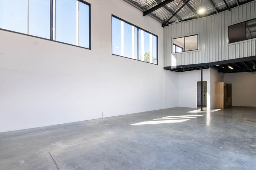 Click to view all images 8/1 Hornet Place Burleigh Heads QLD 4220 - Image 2