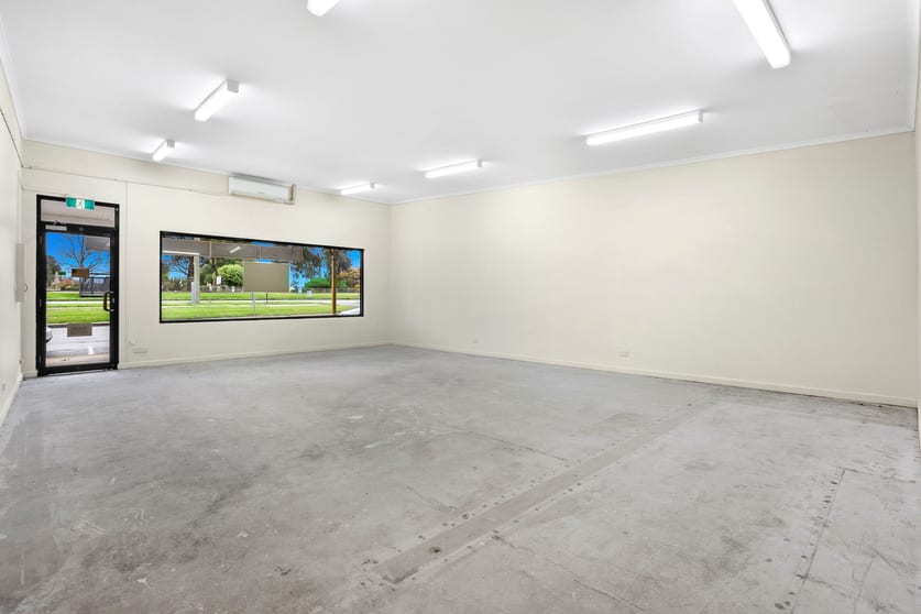 Click to view all images 8/136 Ormond Road East Geelong VIC 3219 - Image 2
