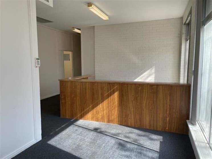 Click to view all images 12 Hehir Street Belmont WA 6104 - Image 3