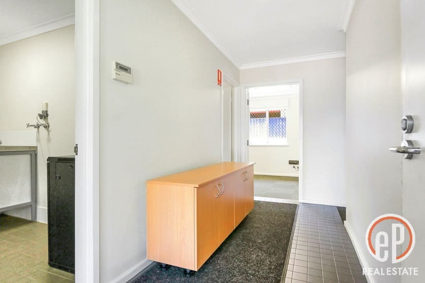 Click to view all images Rear/62 Wray Avenue Fremantle WA 6160 - Image 2