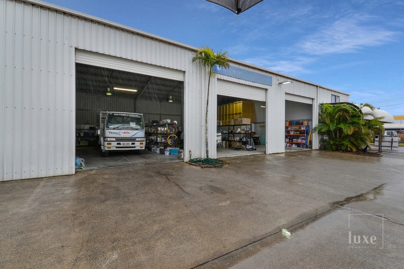 Click to view all images 2/12 Bearing Avenue Warana QLD 4575 - Image 2