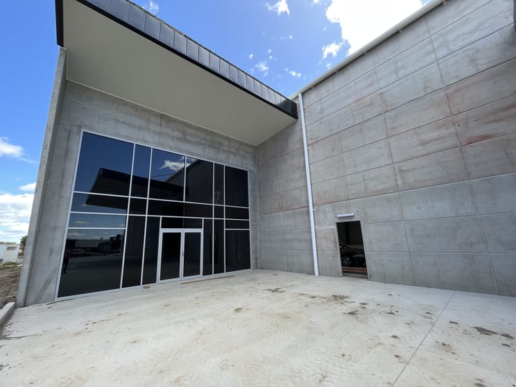 Click to view all images 2 Coal Wash Drive Mayfield West NSW 2304 - Image 2