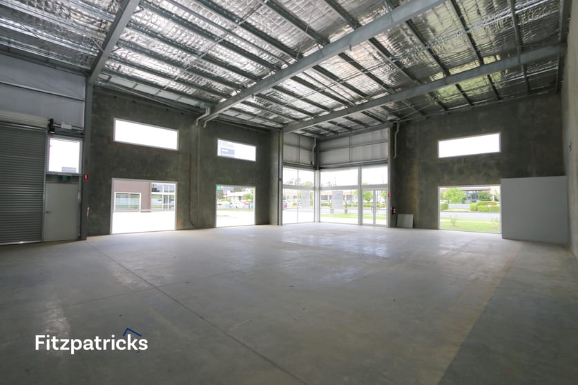 Click to view all images 1/135 Fernleigh Road Wagga Wagga NSW 2650 - Image 2
