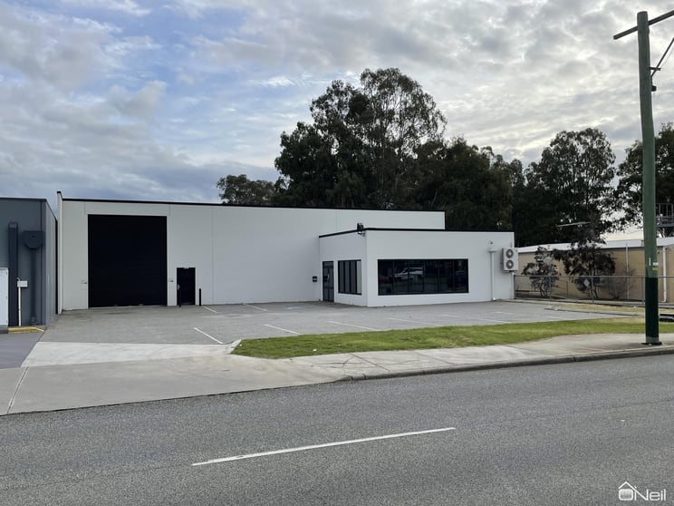 Click to view all images 1967 Albany Highway Maddington WA 6109 - Image 1