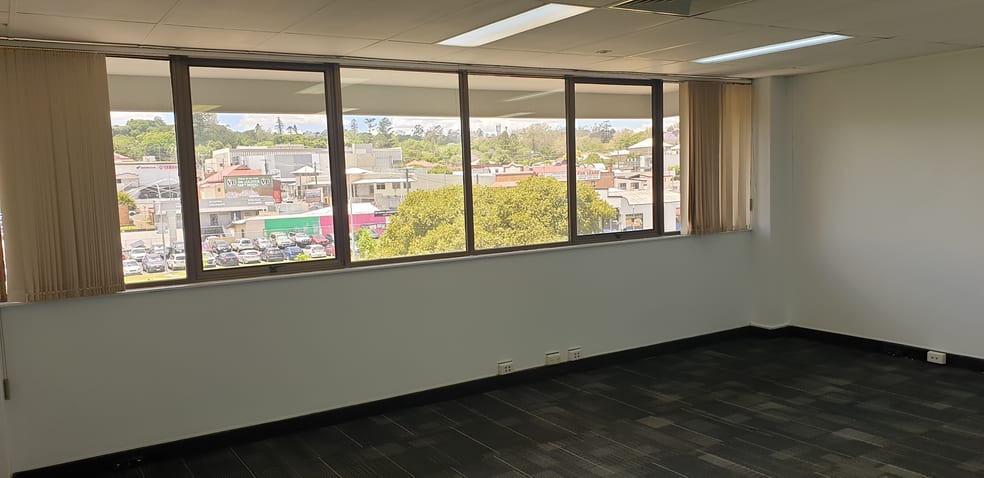 Click to view all images 3 Wharf Street Ipswich QLD 4305 - Image 3