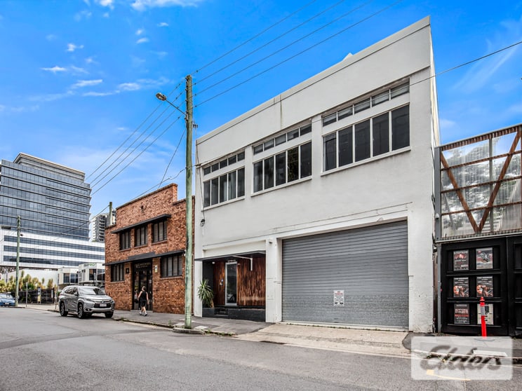 Click to view all images 11 Stratton Street Newstead QLD 4006 - Image 2