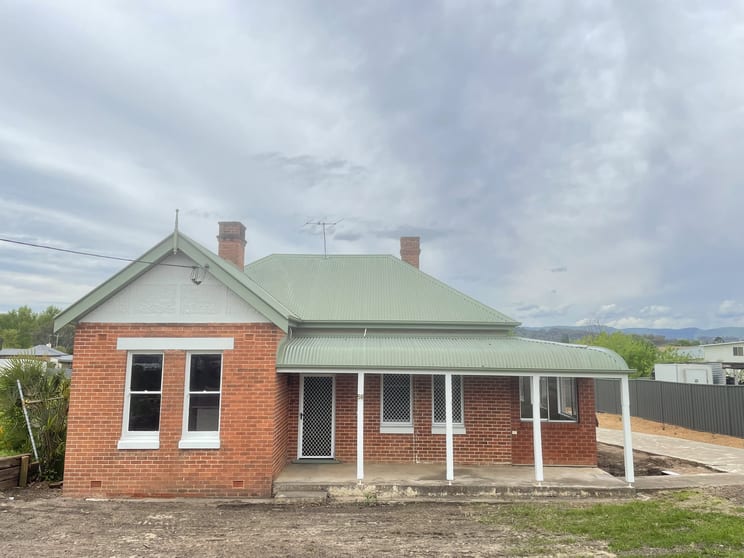 Click to view all images 56 Capper Street Tumut NSW 2720 - Image 1