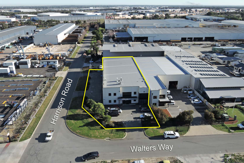 Click to view all images 32 Walters Way Forrestfield WA 6058 - Image 2