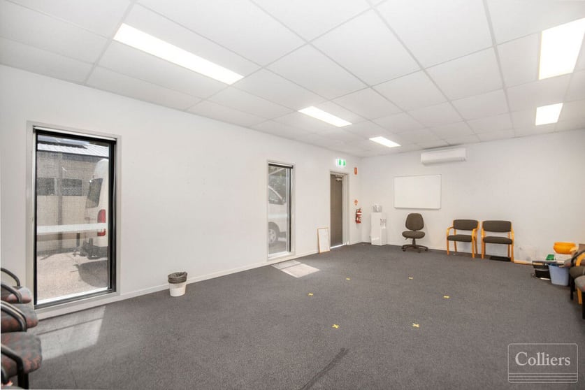 Click to view all images 293 Ross River Road Aitkenvale QLD 4814 - Image 3