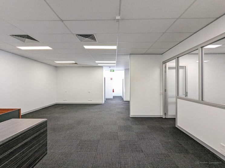 Click to view all images 2/270 Ruthven Street Toowoomba QLD 4350 - Image 2